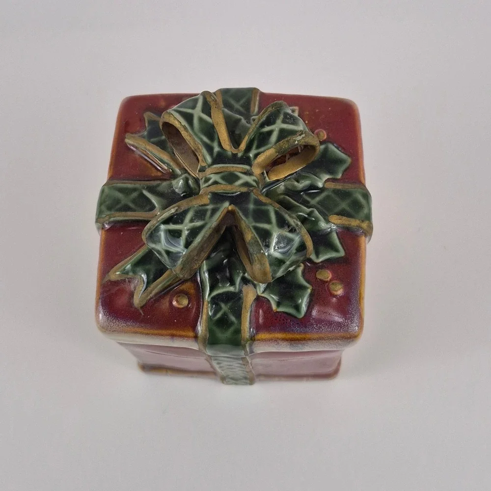 Christmas Gift Box Ceramic Cookie Jar Burgundy Red Green Holly Bow Holiday Decor